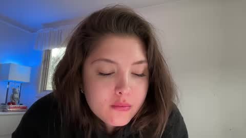Snapshot of cutieoggg420 chatting on December 2024 07:05:02 PM Cutieoggg420 online show from December 2024 07:05:02 PM