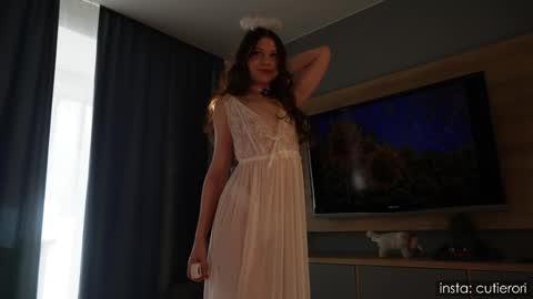 Rori  Instagram cutierori  online show from September 2025 04:14:01 AM