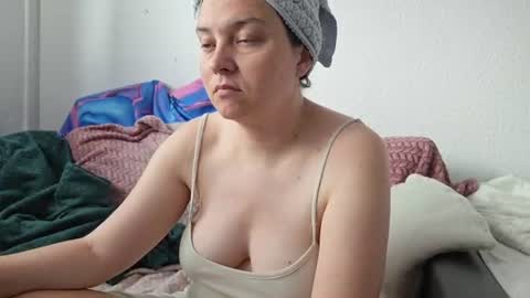 Snapshot of cyndee_winter chatting on June 2026 04:27:02 PM Cyndee Winter online show from June 2026 04:27:02 PM
