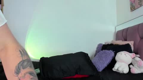 cynthiaa33 online show from December 2024 10:41:02 PM