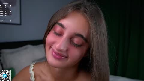 Isabella online show from October 2025 01:03:01 AM