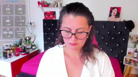 Mia  online show from February 2025 06:20:01 PM