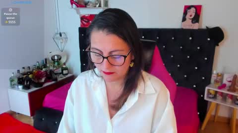 Mia  online show from March 2025 11:28:01 AM