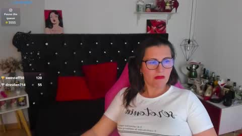 Mia  online show from March 2025 06:19:02 PM