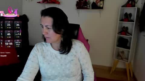 Mia  online show from September 2025 11:28:02 PM