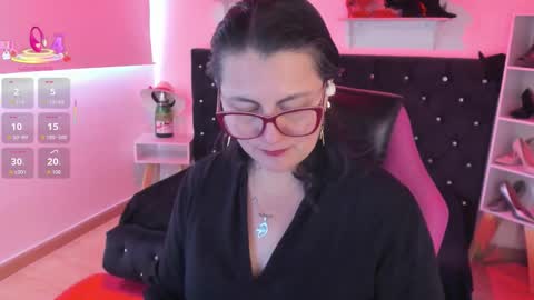 Mia  online show from October 2025 01:30:01 PM