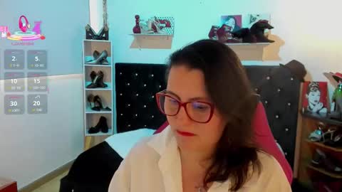 Mia  online show from October 2025 01:32:02 PM