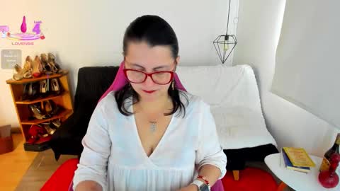 Mia  online show from October 2025 01:47:02 PM