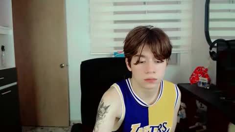 Snapshot of dae_lune chatting on February 2026 09:40:02 PM dae_lune online show from February 2026 09:40:02 PM