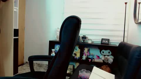 Snapshot of dae_lune chatting on March 2026 04:37:01 AM dae_lune online show from March 2026 04:37:01 AM