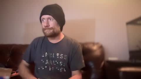 Snapshot of daemon456321 chatting on February 2025 10:04:02 AM daemon online show from February 2025 10:04:02 AM