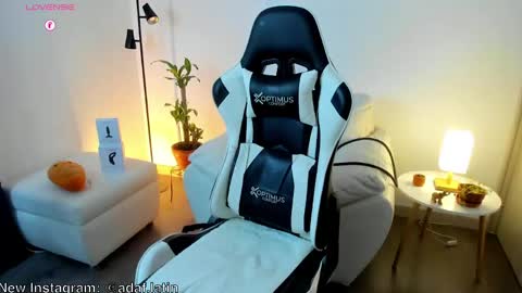 Snapshot of dafboy_ chatting on April 2026 11:30:02 AM Allan Daf online show from April 2026 11:30:02 AM