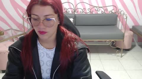 daffne evans online show from November 2025 08:07:01 PM