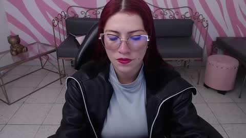 daffne evans online show from November 2025 08:30:01 PM