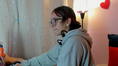 dafnemel online show from February 2026 12:24:02 PM