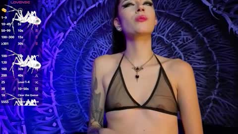 Dahlia online show from November 2025 10:14:01 PM