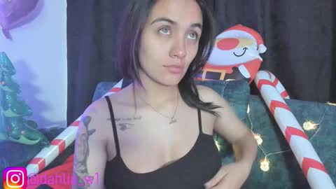 daila_ online show from December 2025 01:36:01 AM