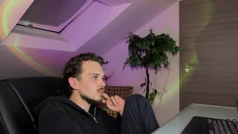 Snapshot of daimon_hall chatting on April 2026 06:34:01 PM Daimon online show from April 2026 06:34:01 PM