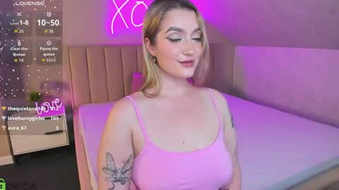 Viickie online show from June 2026 02:33:01 PM