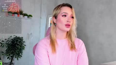 Viickie online show from July 2026 04:50:02 PM