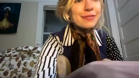 Snapshot of daisybaby699 chatting on January 2025 02:35:02 AM DaisyB3 online show from January 2025 02:35:02 AM