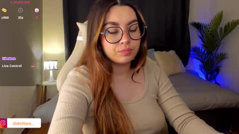 Snapshot of dakottaa__ chatting on October 2025 11:38:02 PM dakottaa__ online show from October 2025 11:38:02 PM