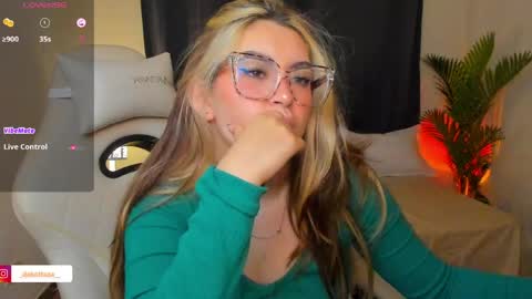 dakottaa__ online show from June 2026 12:16:02 AM
