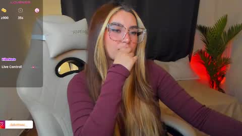 Snapshot of dakottaa__ chatting on July 2026 12:12:01 AM dakottaa__ online show from July 2026 12:12:01 AM