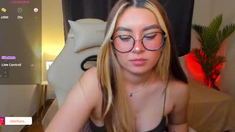 Snapshot of dakottaa__ chatting on July 2026 03:23:01 AM dakottaa__ online show from July 2026 03:23:01 AM