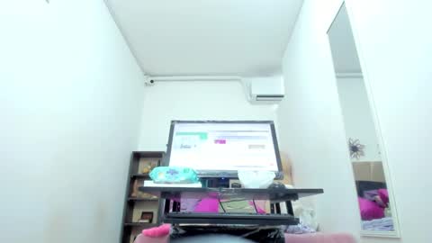  Ren  online show from February 2025 12:32:01 AM
