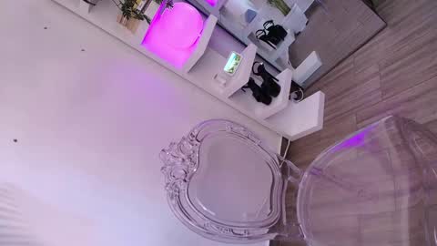 dalilathoms online show from April 2026 08:21:01 PM