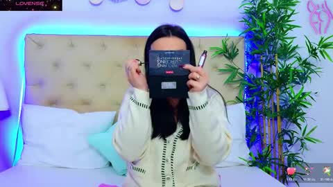 daliyaa_ online show from November 2025 12:37:02 PM