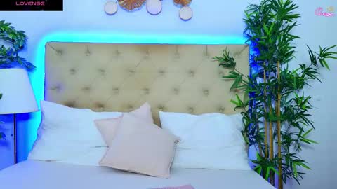 daliyaa_ online show from February 2026 01:04:01 PM