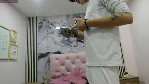 Snapshot of damian_saint chatting on June 2026 07:17:02 PM damian_saint online show from June 2026 07:17:02 PM