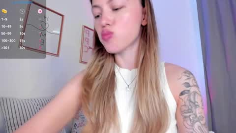 Snapshot of damn_cutie chatting on June 2026 01:28:02 PM Tiana online show from June 2026 01:28:02 PM