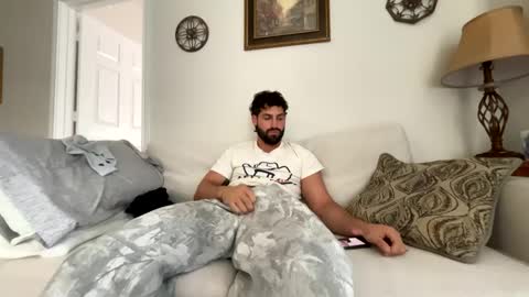 Snapshot of damnimhandsome25 chatting on January 2025 07:53:01 PM Clyde online show from January 2025 07:53:01 PM