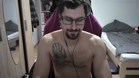 Snapshot of dan_the_man405 chatting on December 2025 09:19:02 PM King Dan online show from December 2025 09:19:02 PM