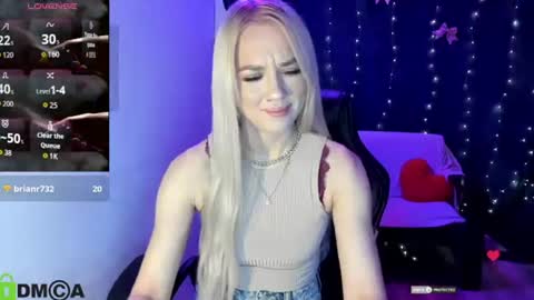 Snapshot of dances_queen chatting on June 2026 07:07:01 AM dances_queen online show from June 2026 07:07:01 AM