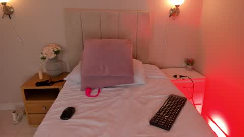 Snapshot of dani_skinny_ chatting on January 2025 02:35:01 PM Hi I am Dani online show from January 2025 02:35:01 PM