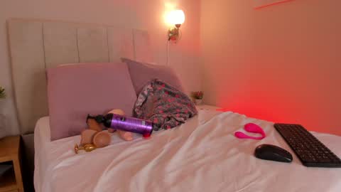 Snapshot of dani_skinny_ chatting on January 2025 05:42:02 PM Hi I am Dani online show from January 2025 05:42:02 PM