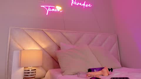 Snapshot of dani_skinny_ chatting on February 2025 09:49:01 PM Hi I am Dani online show from February 2025 09:49:01 PM