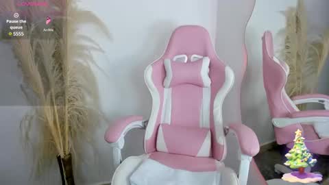 Hello my name is Dania  online show from December 2024 05:16:01 AM