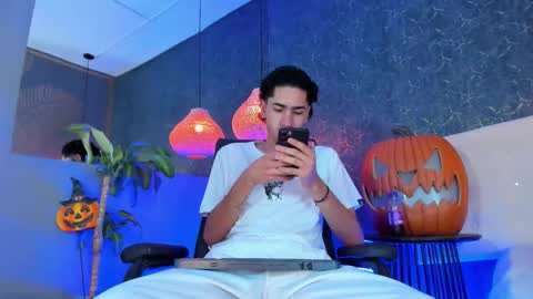 Daniel  online show from October 2025 06:52:01 PM