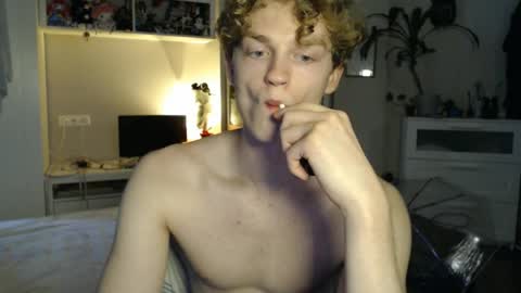 Snapshot of daniel_yumm chatting on May 2026 03:24:02 AM Daniel online show from May 2026 03:24:02 AM