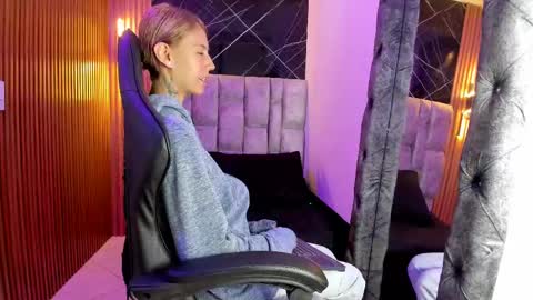 Daniela online show from December 2024 10:52:02 PM