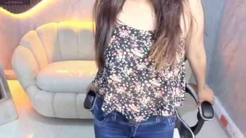 Live 1430- 2100 COLOMBIAN HOUR online show from April 2026 08:09:02 PM