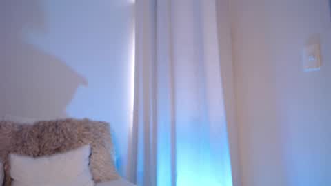 Lucia online show from October 2025 05:11:02 PM