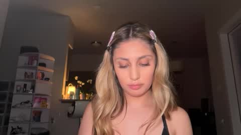 daniellarae1 online show from April 2026 06:19:01 AM