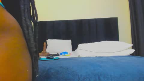 Snapshot of danielle_rock chatting on October 2025 10:43:02 PM danielle_rock online show from October 2025 10:43:02 PM