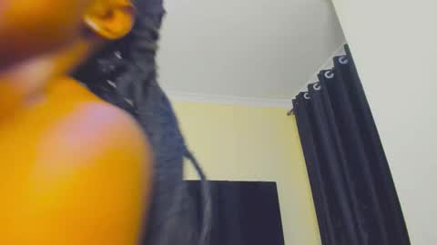 Snapshot of danielle_rock chatting on October 2025 09:05:02 PM danielle_rock online show from October 2025 09:05:02 PM